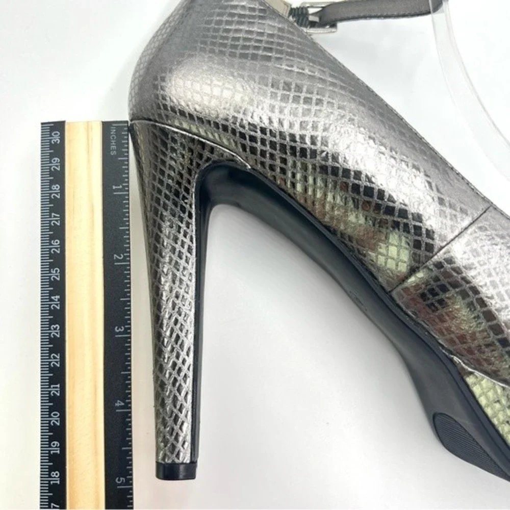 Guess Size 8.5 Silver Faux Vegan Leather‎ Snakeskin Print Platform Heels Pumps